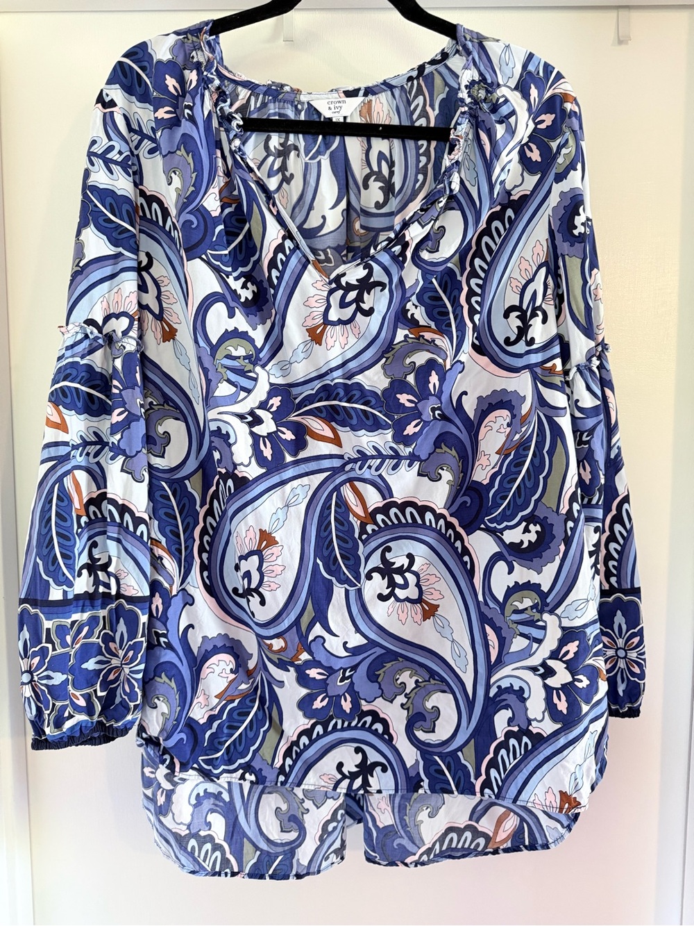 crown & ivy Blue Paisley V-Neck Peasant Tunic